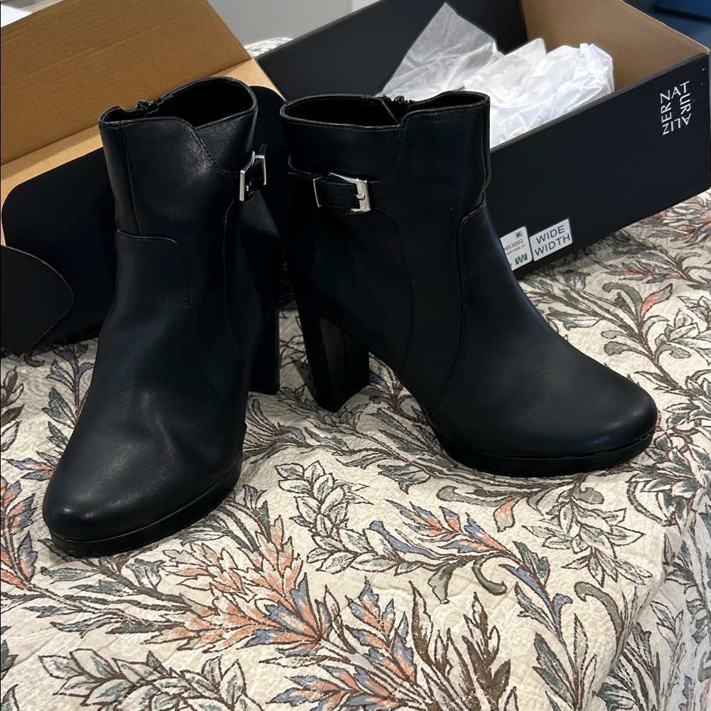 Naturalizer Braxton Black Heeled Boots with Buckle, 8.5 W